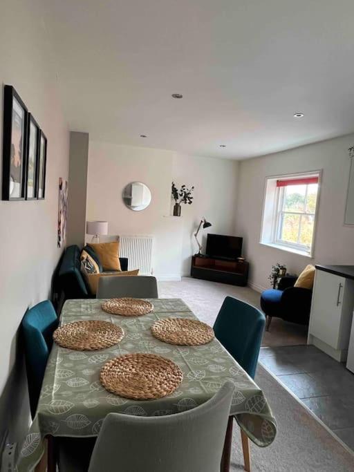 Town Centre Apartment With Parking Wallingford Exterior photo